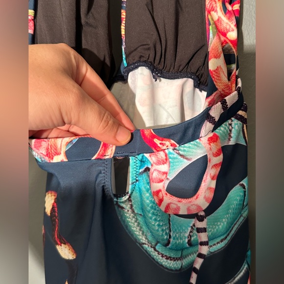 Urban Outfitters Shore Road swimsuit size medium plunging neck snakes halter top - Picture 9 of 11